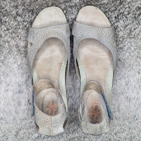 OTBT Hobart Wedge Tooled Leather Sandal Grey Women's 9 - Picture 5 of 10